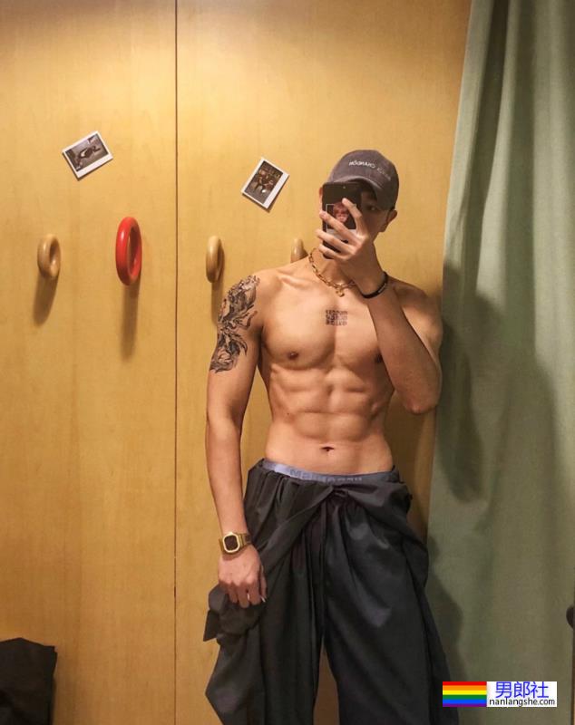 网红帅哥体育生肌肉男摄影师挑战一张封神！这该死的胜负欲！ - 51虹马