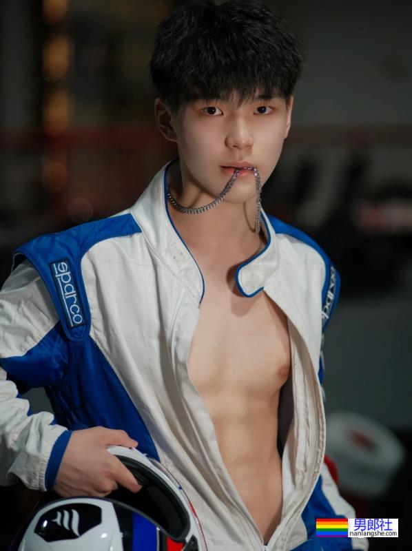 网红帅哥体育生肌肉男摄影师挑战一张封神！这该死的胜负欲！ - 51虹马