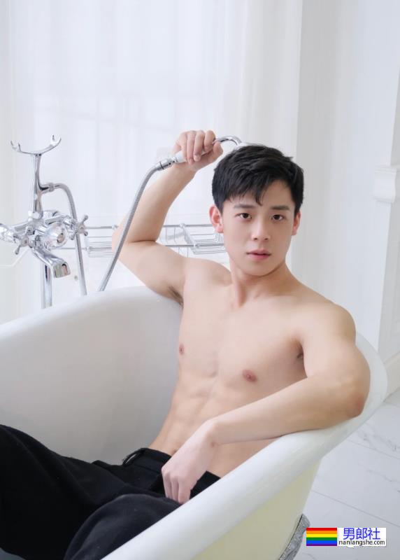 网红帅哥体育生肌肉男摄影师挑战一张封神！这该死的胜负欲！ - 51虹马