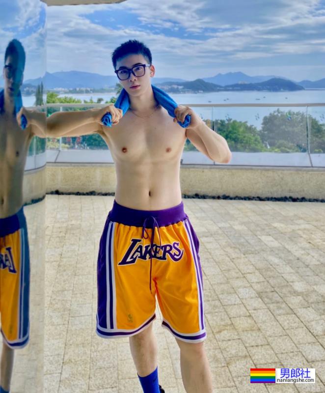 网红帅哥体育生肌肉男摄影师挑战一张封神！这该死的胜负欲！ - 51虹马