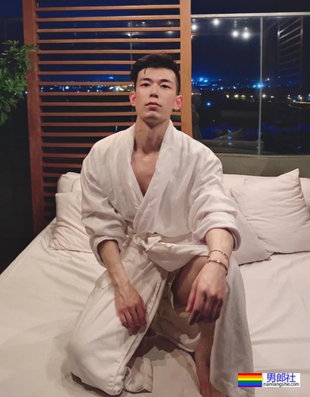 网红帅哥体育生肌肉男摄影师挑战一张封神！这该死的胜负欲！ - 51虹马