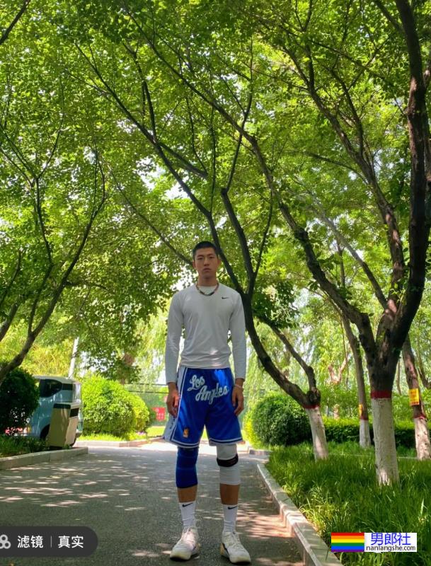 网红帅哥体育生肌肉男摄影师挑战一张封神！这该死的胜负欲！ - 51虹马