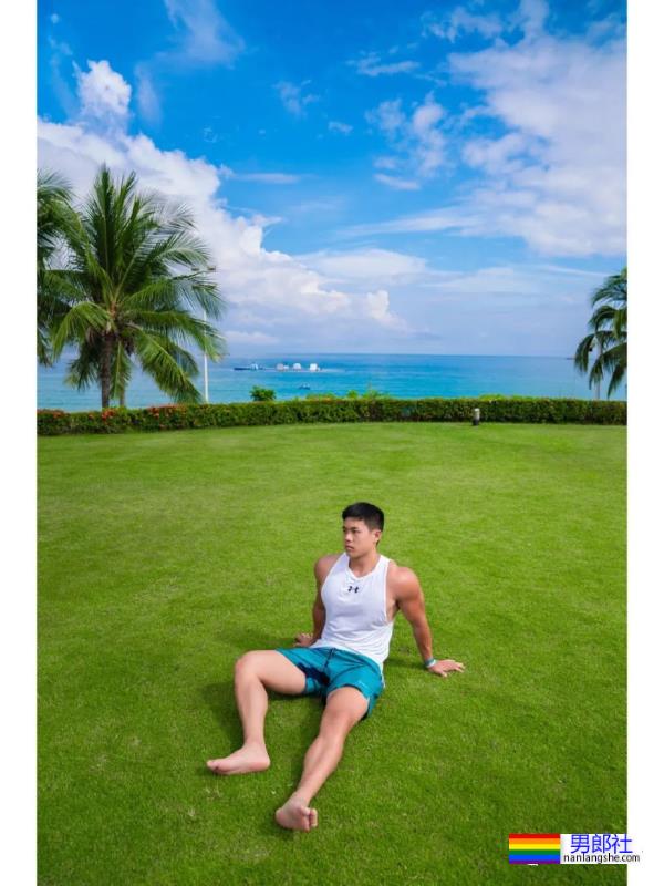 西安体育学院的粗壮小哥超爱穿灰裤子！ - 51虹马