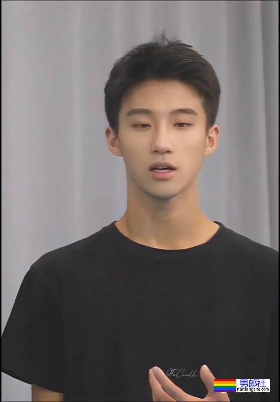 成都小帅哥夺上戏艺考状元火了，这颜值怎么样？ - 51虹马