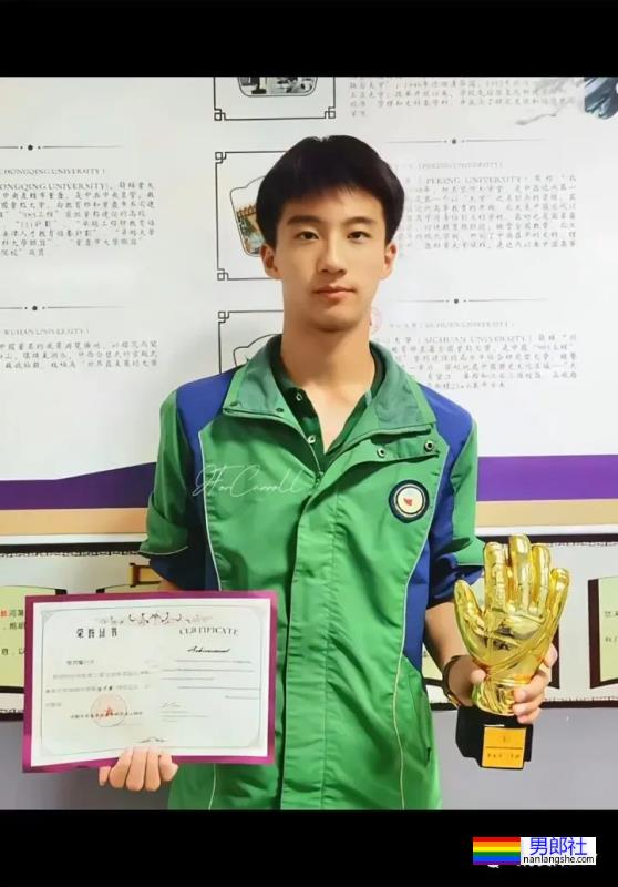 成都小帅哥夺上戏艺考状元火了，这颜值怎么样？ - 51虹马