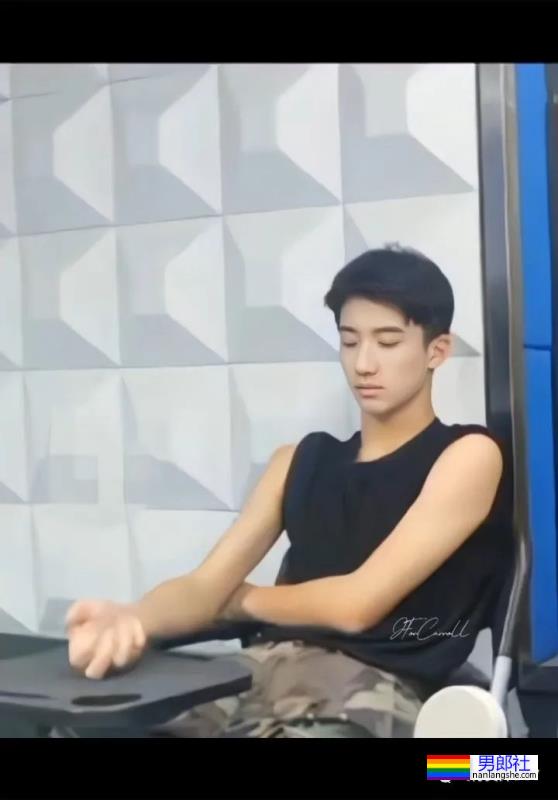 成都小帅哥夺上戏艺考状元火了，这颜值怎么样？ - 51虹马