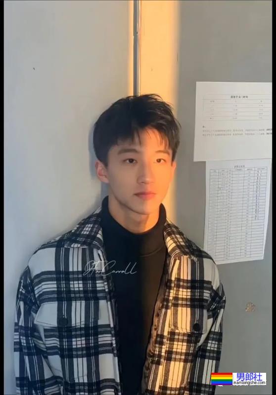 成都小帅哥夺上戏艺考状元火了，这颜值怎么样？ - 51虹马