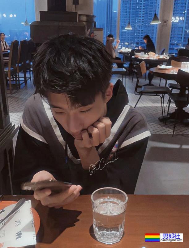 成都小帅哥夺上戏艺考状元火了，这颜值怎么样？ - 51虹马