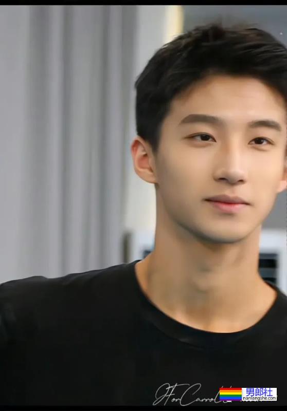 成都小帅哥夺上戏艺考状元火了，这颜值怎么样？ - 51虹马