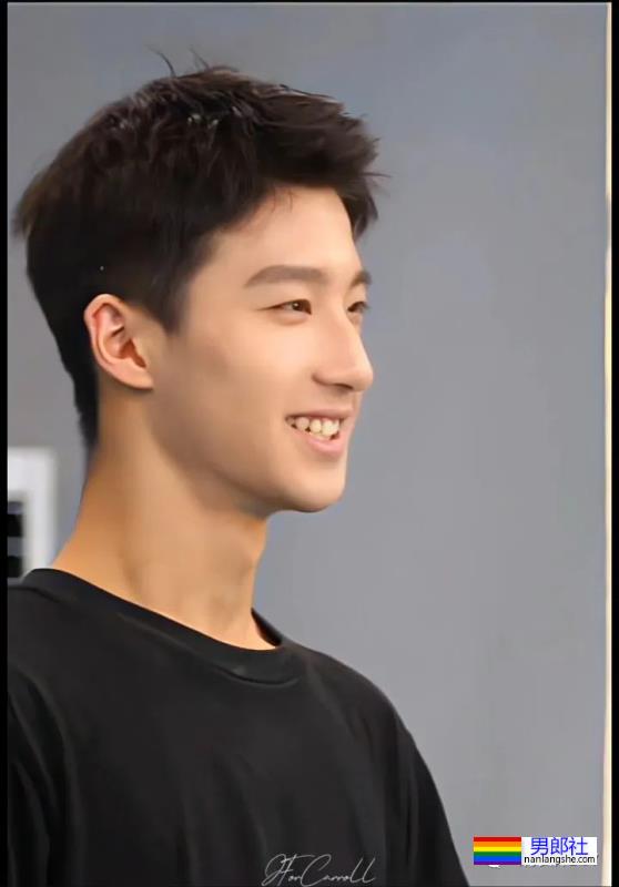 成都小帅哥夺上戏艺考状元火了，这颜值怎么样？ - 51虹马