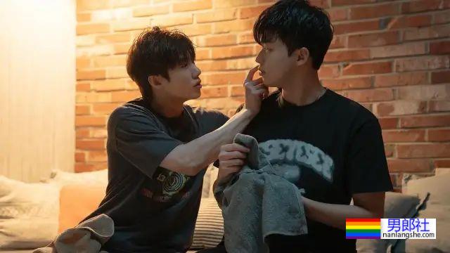 《致我的星星2》讲述痴情大明星x帅气小厨师（分不清攻受）在一起之后的故事。-51虹马