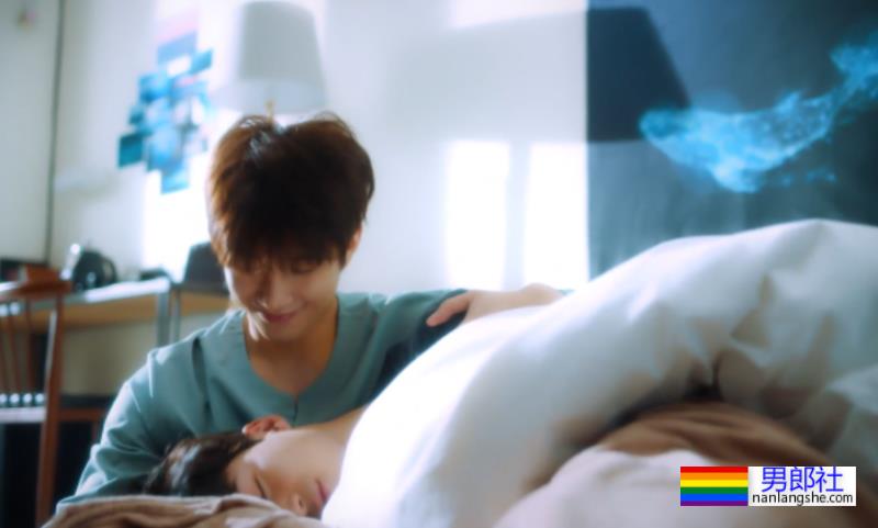 《致我的星星2》讲述痴情大明星x帅气小厨师（分不清攻受）在一起之后的故事。 - 51虹马