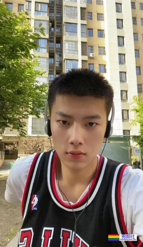 193寸头体育生，颜值与实力并存 - 51虹马