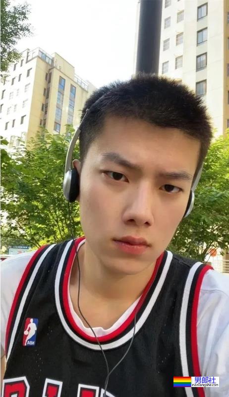 193寸头体育生，颜值与实力并存 - 51虹马