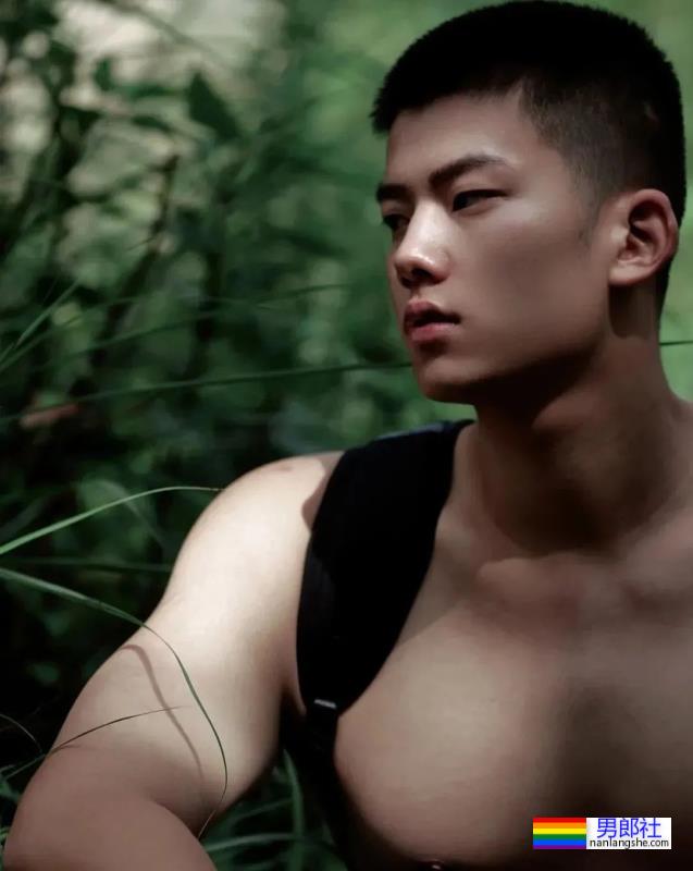 193寸头体育生，颜值与实力并存 - 51虹马