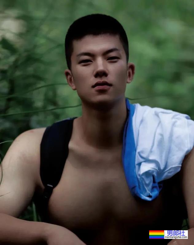 193寸头体育生，颜值与实力并存 - 51虹马