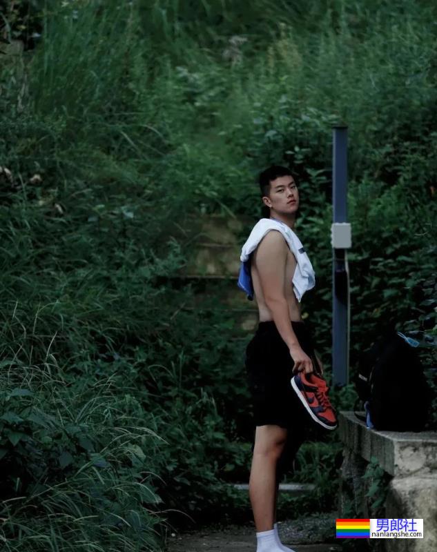 193寸头体育生，颜值与实力并存 - 51虹马