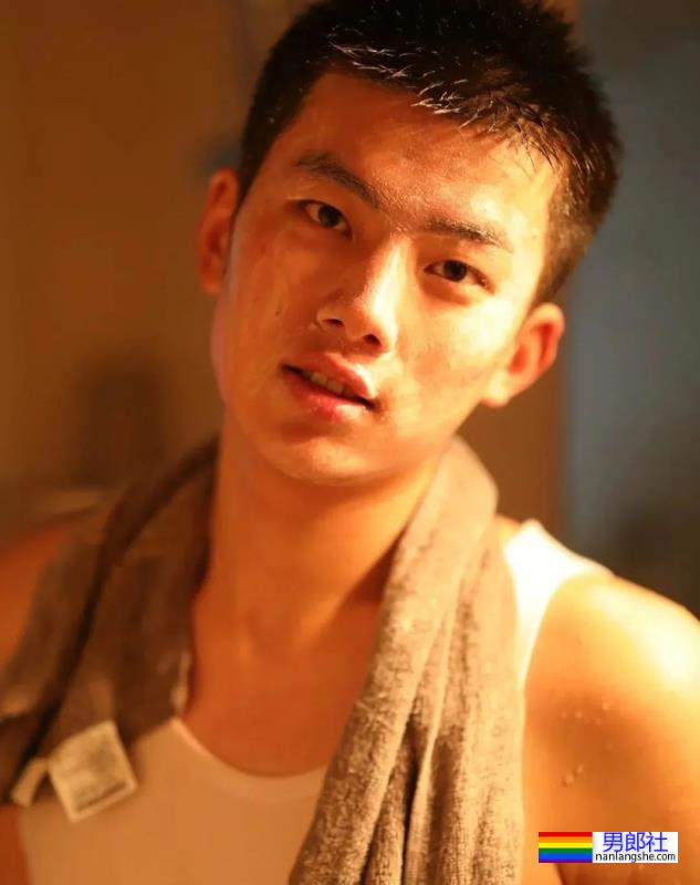 193寸头体育生，颜值与实力并存 - 51虹马