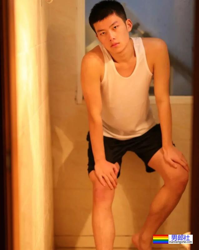 193寸头体育生，颜值与实力并存 - 51虹马