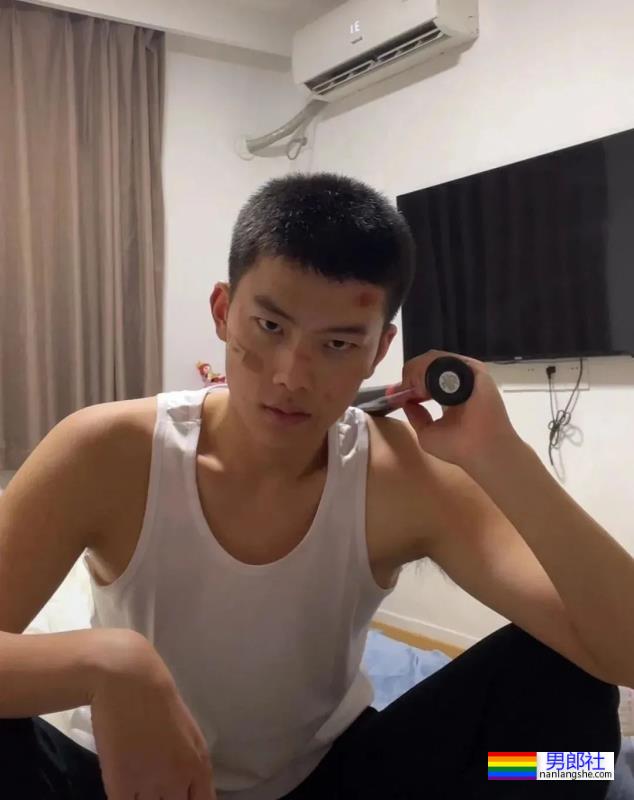 193寸头体育生，颜值与实力并存 - 51虹马