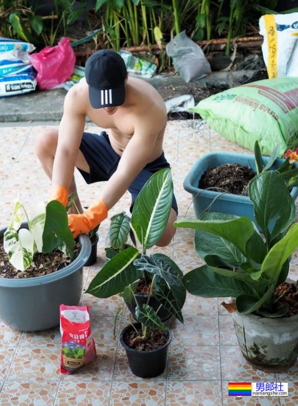 脱衣为家乡荔枝打Call,肌肉小哥围浴巾上阵,这实力太抢镜 - 51虹马 脱衣为家乡荔枝打Call,肌肉小哥围浴巾上阵,这实力太抢镜 - 51虹马