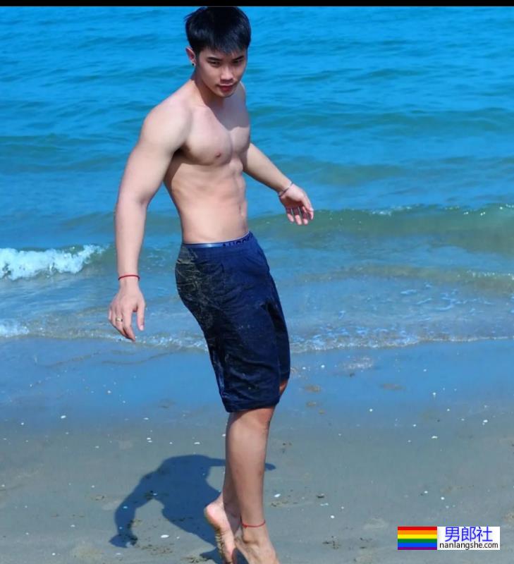 脱衣为家乡荔枝打Call,肌肉小哥围浴巾上阵,这实力太抢镜 - 51虹马 脱衣为家乡荔枝打Call,肌肉小哥围浴巾上阵,这实力太抢镜 - 51虹马