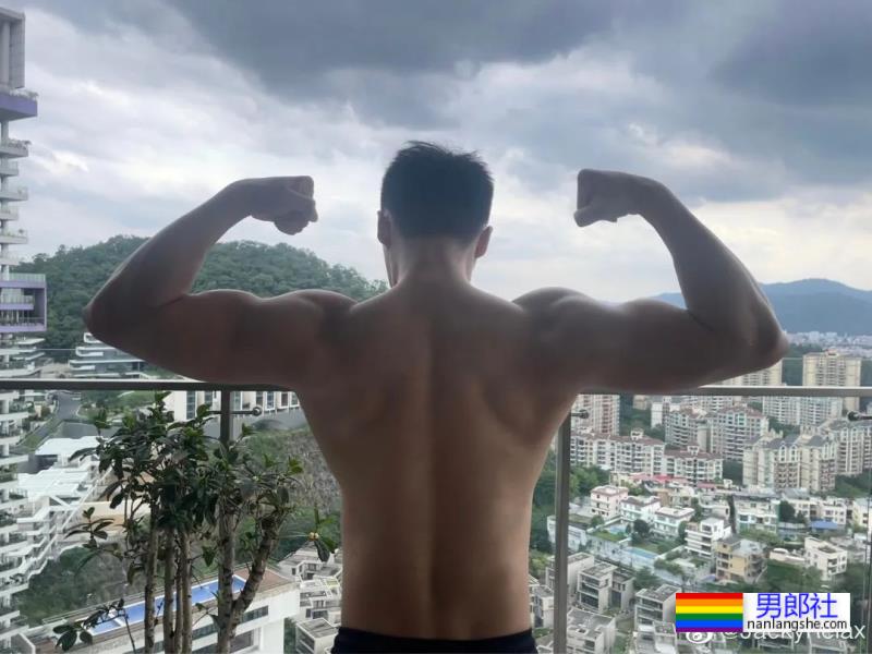 胸肌帅哥 - 51虹马