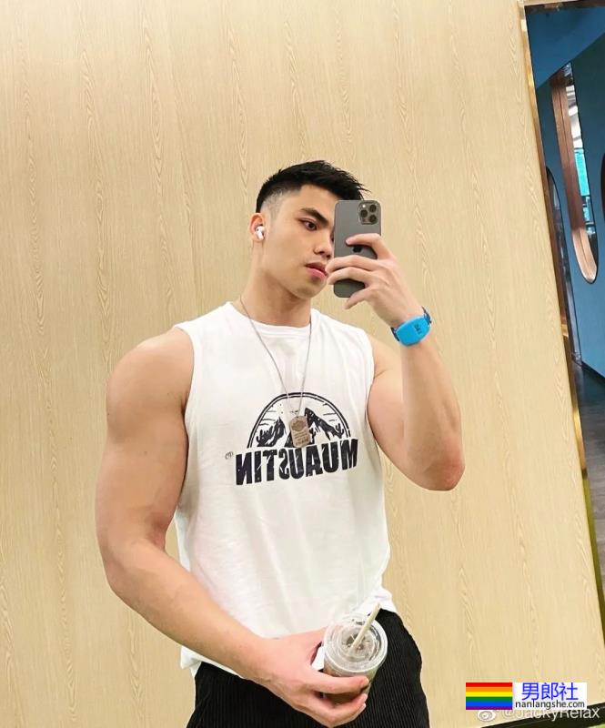 胸肌帅哥 - 51虹马