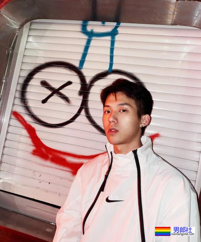 这位寸头男孩颜值也太棒了吧 - 51虹马