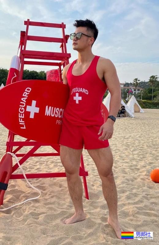 这清一色的红泳裤肌肉小哥哥在哪里？我也想去！ - 51虹马
