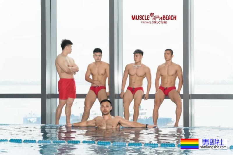 这清一色的红泳裤肌肉小哥哥在哪里？我也想去！ - 51虹马