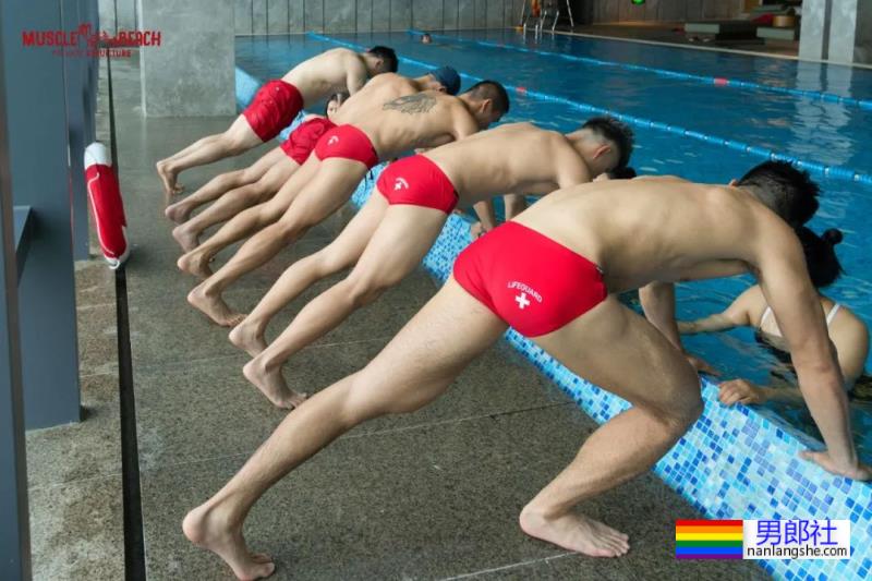 这清一色的红泳裤肌肉小哥哥在哪里？我也想去！ - 51虹马