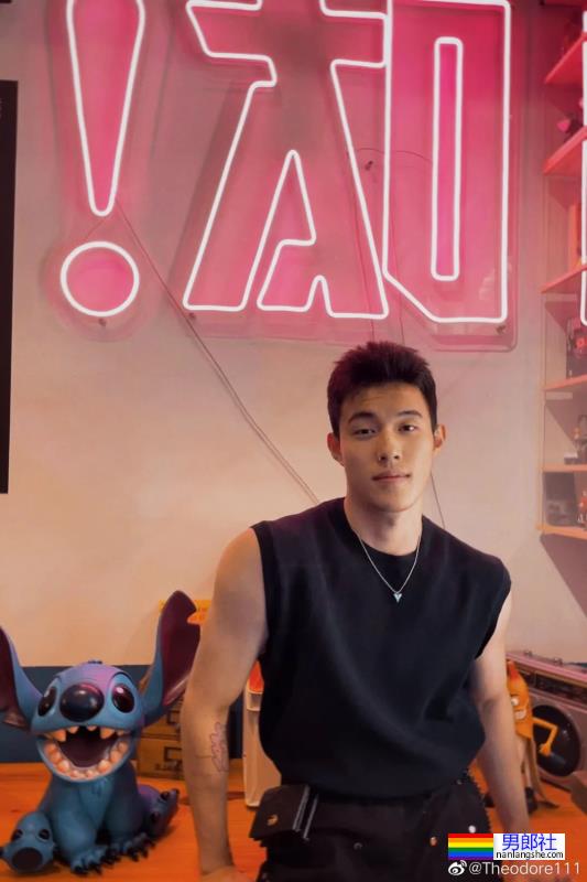 很纯很欲的帅哥 - 51虹马