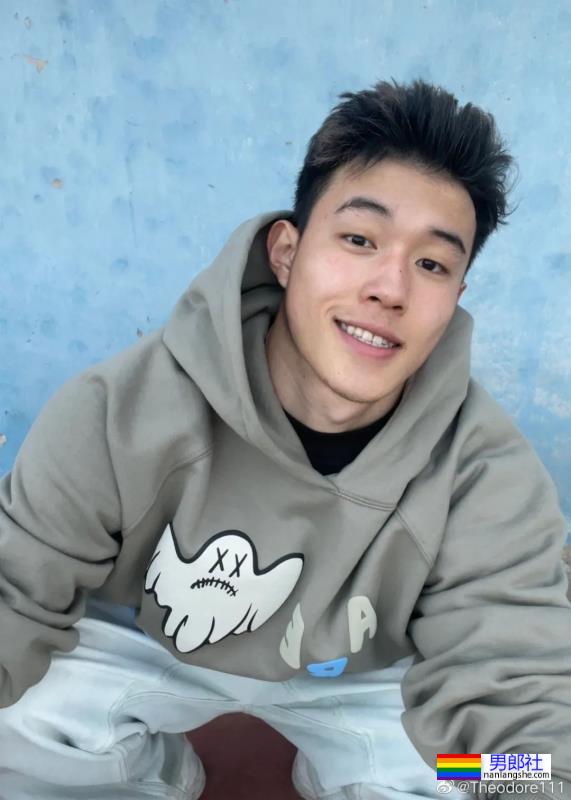 很纯很欲的帅哥 - 51虹马