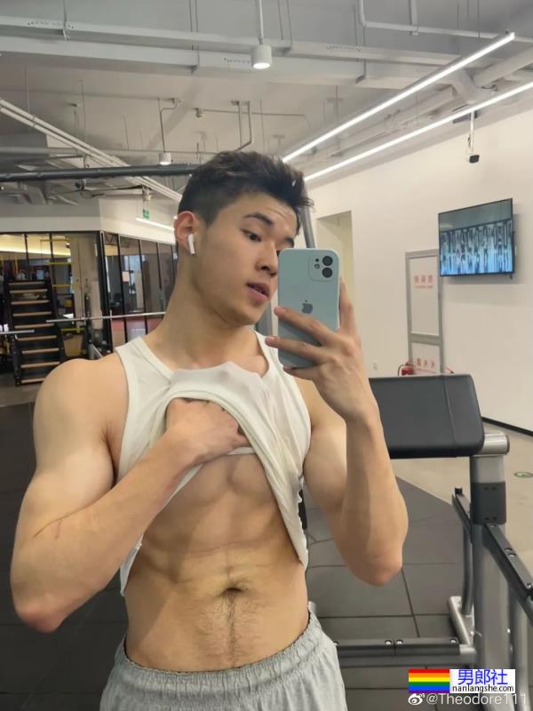 很纯很欲的帅哥 - 51虹马