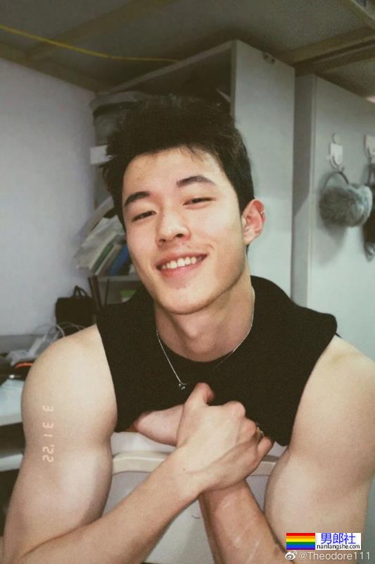 很纯很欲的帅哥 - 51虹马