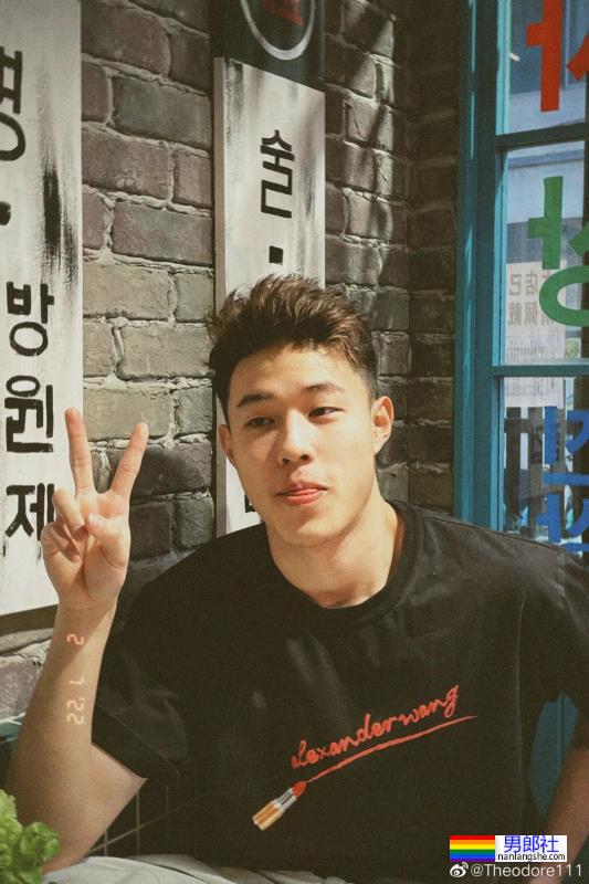 很纯很欲的帅哥 - 51虹马