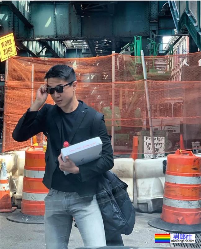 扒到了帅哥家教的自拍,这是不给钱我就能看的吗? - 51虹马 扒到了帅哥家教的自拍,这是不给钱我就能看的吗? - 51虹马