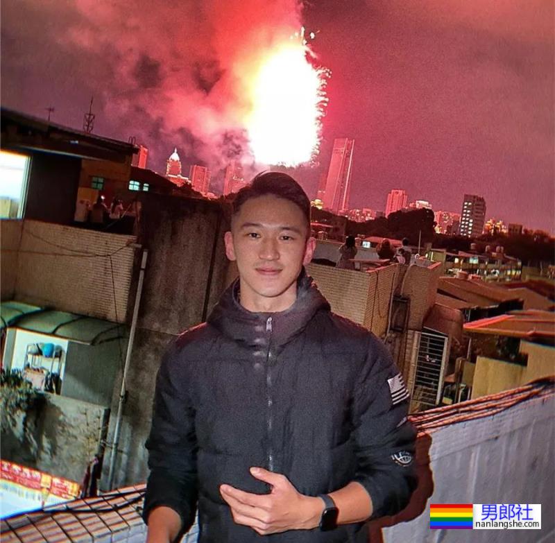 扒到了帅哥家教的自拍,这是不给钱我就能看的吗? - 51虹马 扒到了帅哥家教的自拍,这是不给钱我就能看的吗? - 51虹马