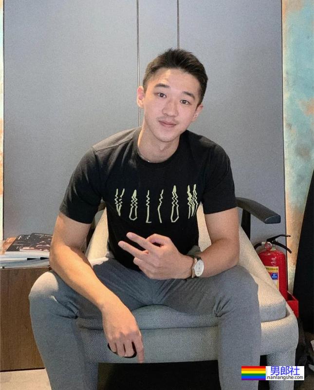 扒到了帅哥家教的自拍,这是不给钱我就能看的吗? - 51虹马 扒到了帅哥家教的自拍,这是不给钱我就能看的吗? - 51虹马