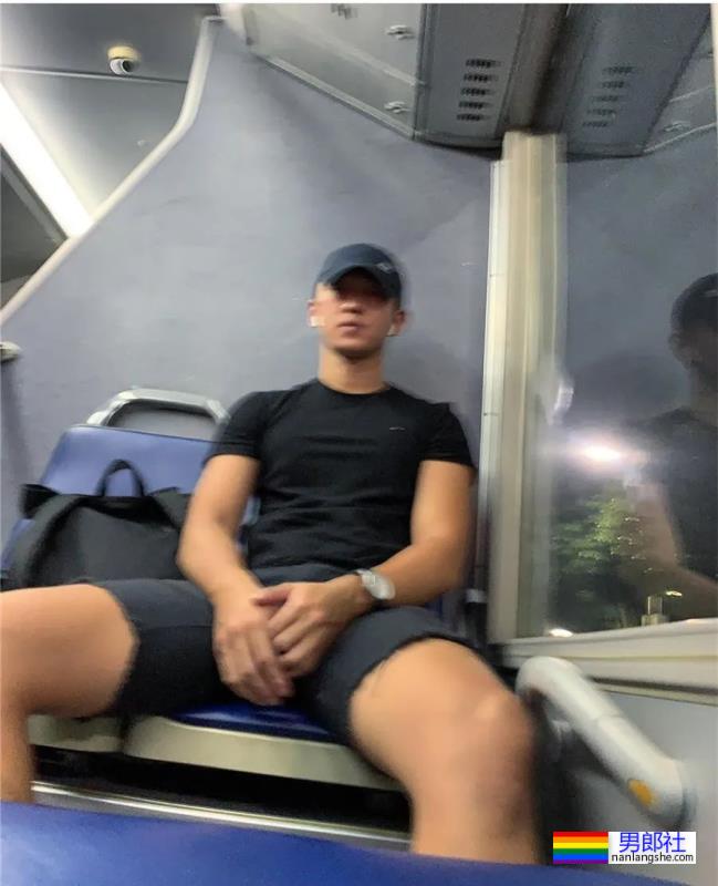 扒到了帅哥家教的自拍,这是不给钱我就能看的吗? - 51虹马 扒到了帅哥家教的自拍,这是不给钱我就能看的吗? - 51虹马