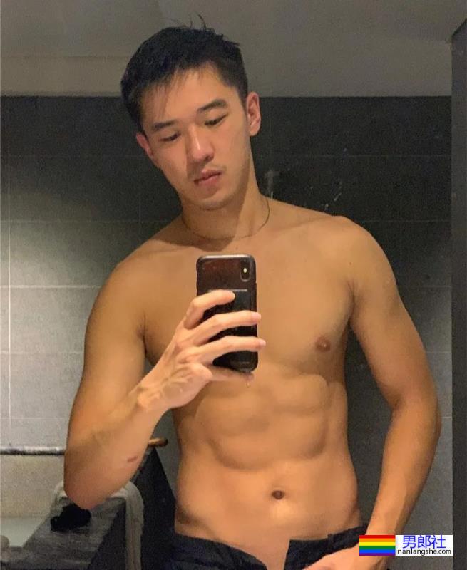 扒到了帅哥家教的自拍,这是不给钱我就能看的吗? - 51虹马 扒到了帅哥家教的自拍,这是不给钱我就能看的吗? - 51虹马