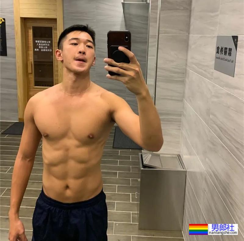 扒到了帅哥家教的自拍,这是不给钱我就能看的吗? - 51虹马 扒到了帅哥家教的自拍,这是不给钱我就能看的吗? - 51虹马