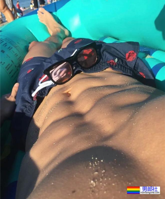 扒到了帅哥家教的自拍,这是不给钱我就能看的吗? - 51虹马 扒到了帅哥家教的自拍,这是不给钱我就能看的吗? - 51虹马