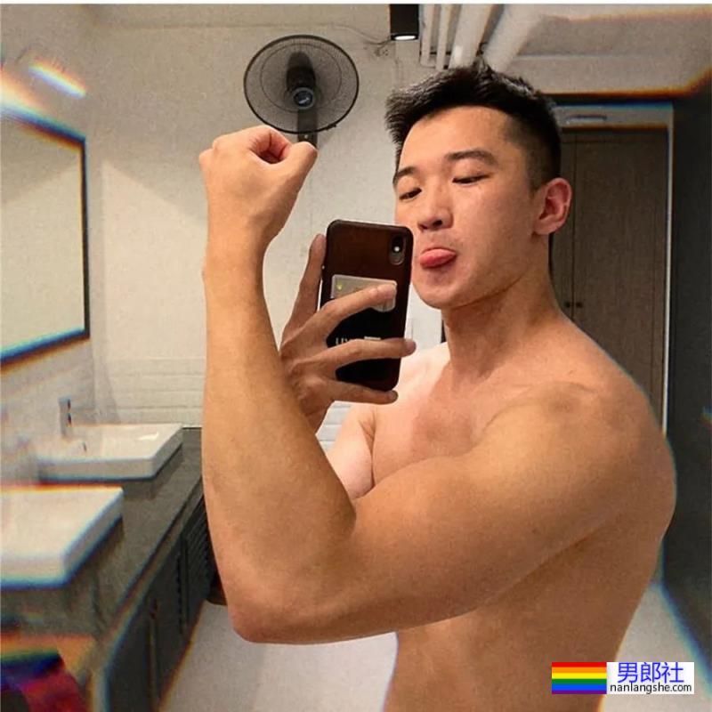 扒到了帅哥家教的自拍,这是不给钱我就能看的吗? - 51虹马 扒到了帅哥家教的自拍,这是不给钱我就能看的吗? - 51虹马