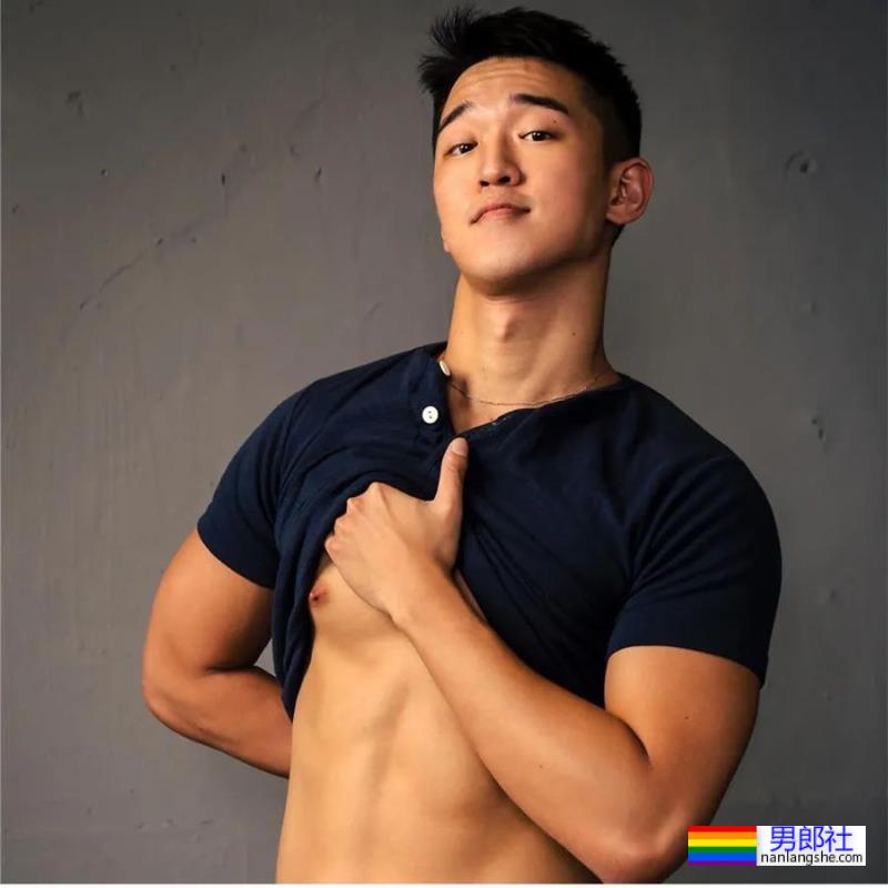 扒到了帅哥家教的自拍,这是不给钱我就能看的吗? - 51虹马 扒到了帅哥家教的自拍,这是不给钱我就能看的吗? - 51虹马