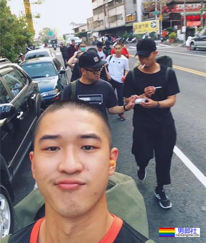 扒到了帅哥家教的自拍,这是不给钱我就能看的吗? - 51虹马 扒到了帅哥家教的自拍,这是不给钱我就能看的吗? - 51虹马