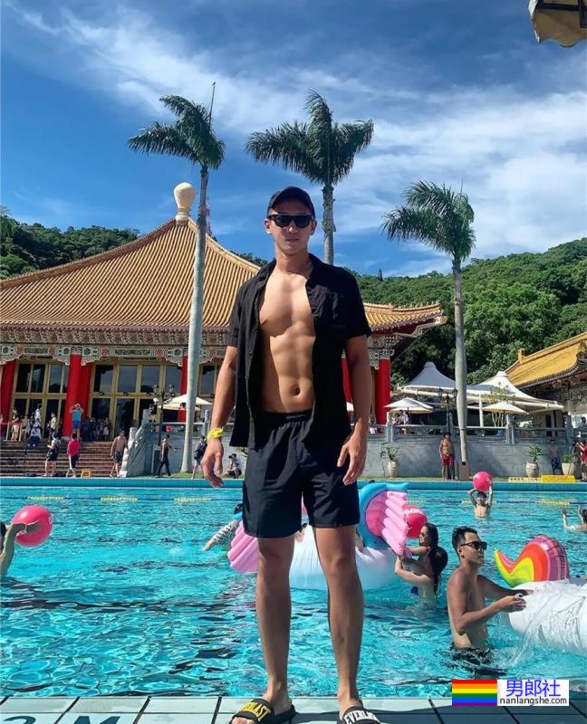 扒到了帅哥家教的自拍,这是不给钱我就能看的吗? - 51虹马 扒到了帅哥家教的自拍,这是不给钱我就能看的吗? - 51虹马