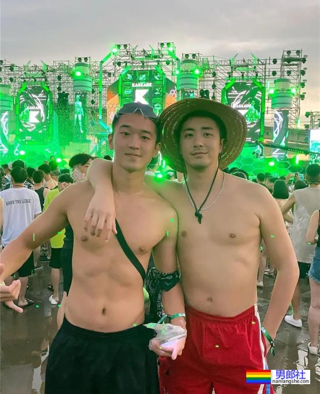 扒到了帅哥家教的自拍,这是不给钱我就能看的吗? - 51虹马 扒到了帅哥家教的自拍,这是不给钱我就能看的吗? - 51虹马