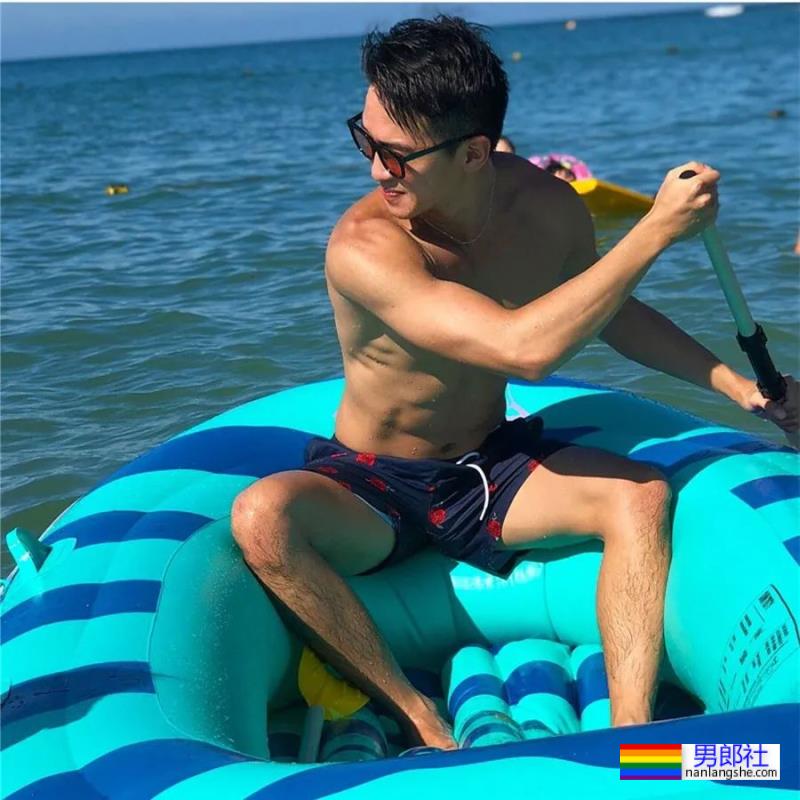 扒到了帅哥家教的自拍,这是不给钱我就能看的吗? - 51虹马 扒到了帅哥家教的自拍,这是不给钱我就能看的吗? - 51虹马